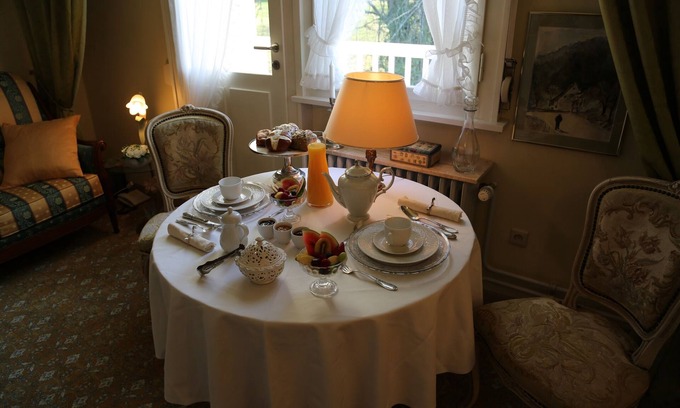 Badenweiler Apartment | Cozy Apartment Binding with Kitchen and Breakfast Included