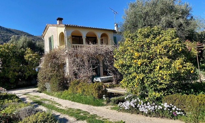 Vence House | Idyllic Apartment in Historic Country House with Spa