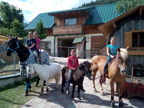 Assachberg Apartment | Discover Appartment Iris: Pet-Friendly with Hot Tub & Breakfast
