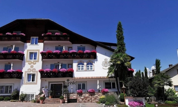 Tesimo Apartment | Pet-Friendly Apartment "Laugen" with Ocean View & Pool