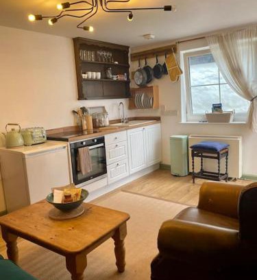 Pendeen Apartment | Family-Friendly Escape at The Little Vardo - Rated 8.2