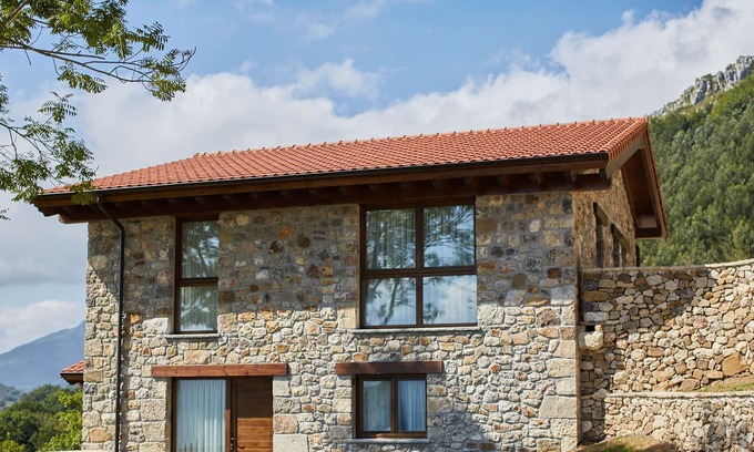 Collia House | Appealing Holiday Home in Parres-Asturias with Garden