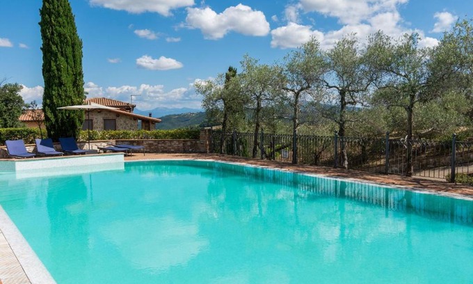 Canalicchio House | Inviting Holiday Home in Collazzone with Pool and Sauna