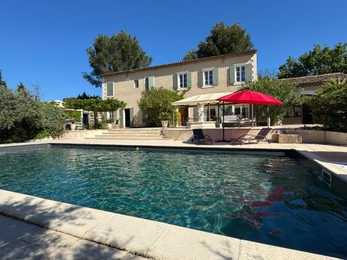 Merindol House | Experience Appel du Luberon: Pet-Friendly Retreat with Pool