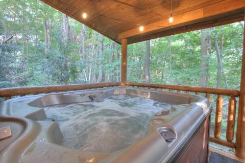 Millersburg House | Discover Apple Blossom Cabin in Amish Country Retreat