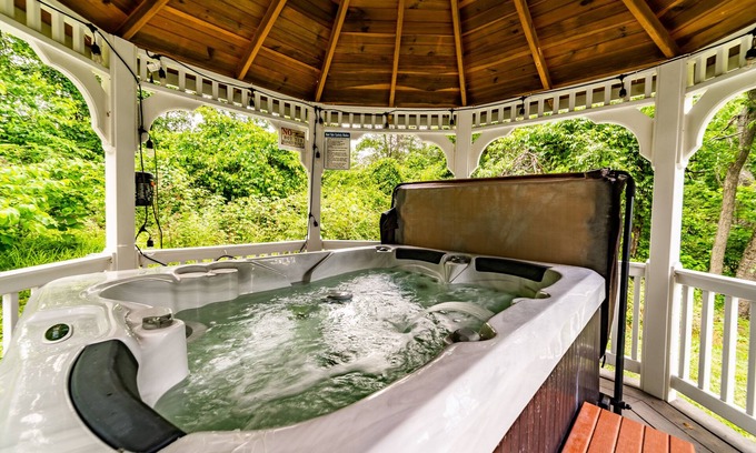 Orrtanna Cottage | Apple Blossom Cottage: Pet-Friendly Retreat with Spa & Hot Tub