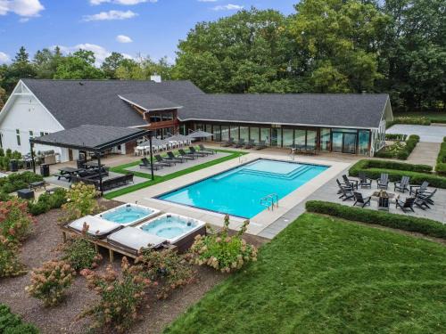Union Pier House | Relax at Apple Blossom Resort - Pet Friendly & Pool Access