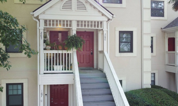 Athens Condo | Apple Bottom Jeans - UGA Stay in Athens