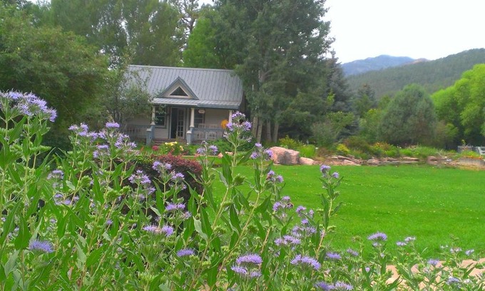 Hermosa Bed & Breakfast | Apple Orchard Inn: Pet-Friendly Getaway with High Ratings