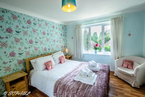 Cowley Apartment | Family-Friendly Apple Perch 2BR Flat with Free Parking