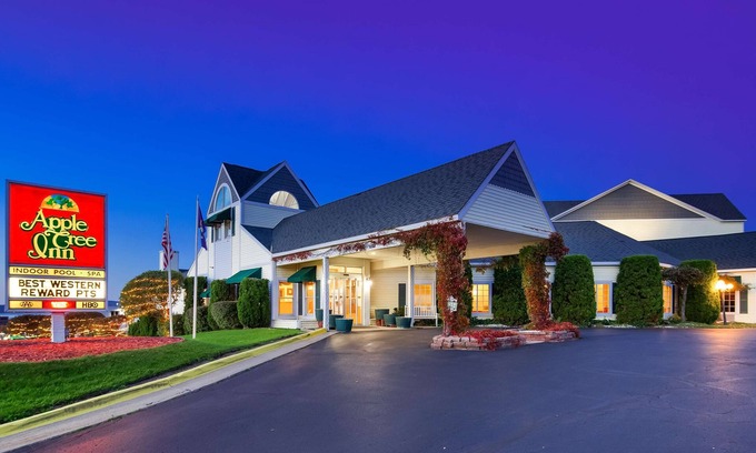 Petoskey Hotel | Discover Apple Tree Inn: Pool, Spa & Family-Friendly Stays