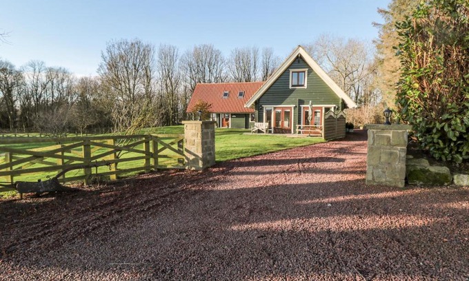 Morpeth House | Apple Tree Lodge: 4-Star Retreat, Perfect for Families & Pets