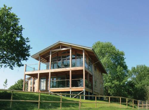 Stoke by Nayland Apartment | Discover Apple Tree Lodges: 4-Star Family-Friendly Retreat