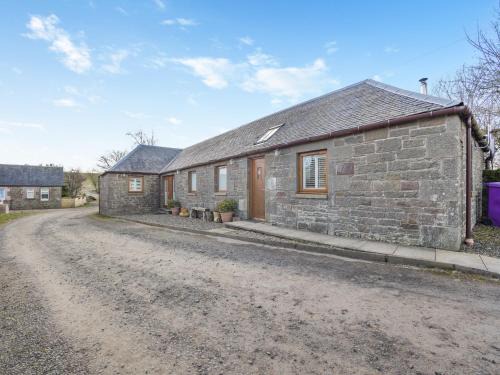 Murthill House | Exceptional Appletree Cottage: Pet & Child Friendly Retreat