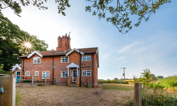 Dunwich House | Family-Friendly Appletree Cottage with Kitchen & 3 Bedrooms