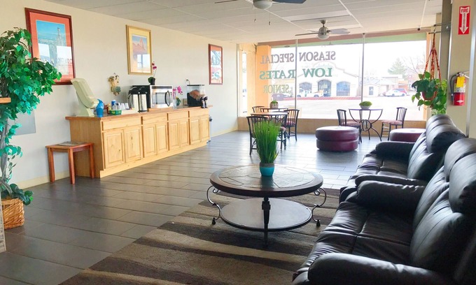 Richfield Hotel | Relax at Appletree Inn: Family-Friendly with Spa & Dining