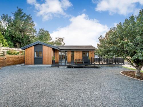 Ayr House | Appletree Lodge: Family-Friendly Retreat with Hot Tub & 9.8 Rating