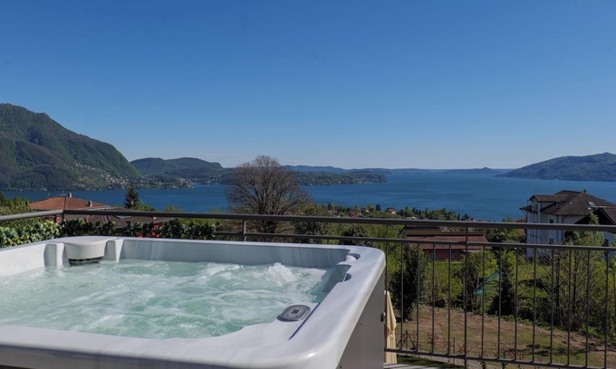 Cresseglio Apartment | Indulge in a 6-Room Villa with Dream Lake Views