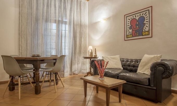 Rione XVI Ludovisi Apartment | Experience La Dolce Vita: Elegant Apartment with Kitchen