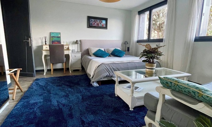 Cessenaz Apartment | Ideal Independence: Oceanfront Retreat with Spa & Bikes