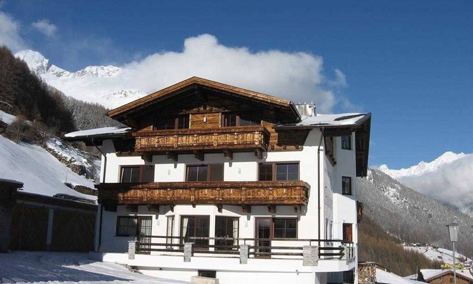 Soelden Apartment | Guest Rated: 10/10 Studio at Belledonne Ski in Sölden