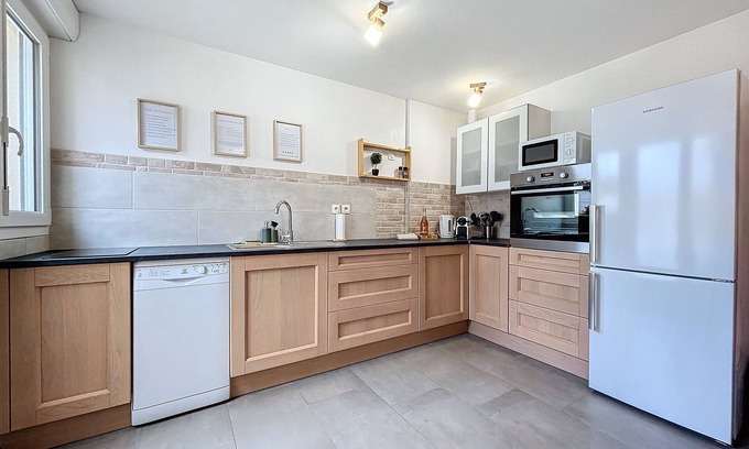 Quartier Saint-Clement - Jardin des Plantes Apartment | Convenient Appt Neuf Jardin with Free Parking near Metro