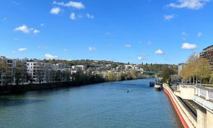 Issy-les-Moulineaux Apartment | Scenic River View Apartment Near Eiffel Tower & Roland-Garros