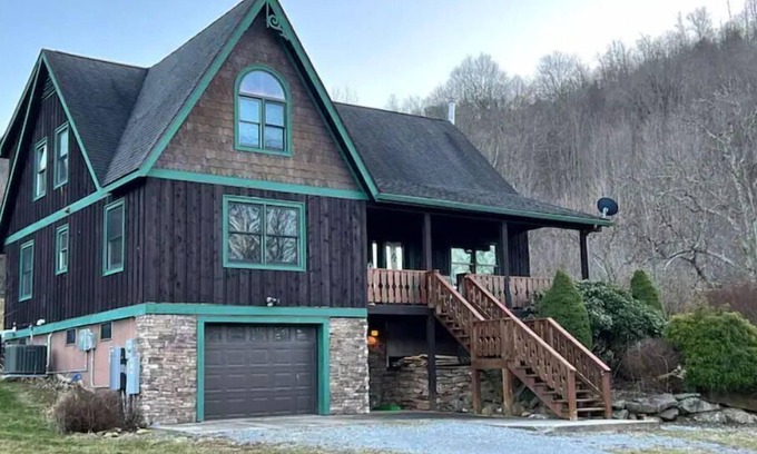 Slaty Fork House | Experience Après Ski Cabin: A Mountain Retreat with Spa