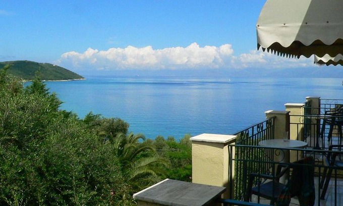 Apraos Bed & Breakfast | Apraos Bay Hotel In Kalamaki Beach- a peaceful area with great sea view