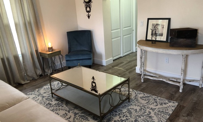 Murray Cottage | Cozy Apres Ski Cottage with Spa and Pet-Friendly Amenities