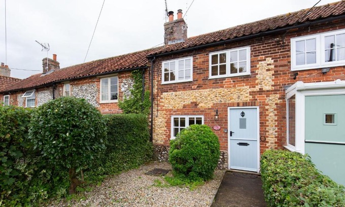 East Rudham House | Pet-Friendly April Cottage: A Cozy Getaway Awaits