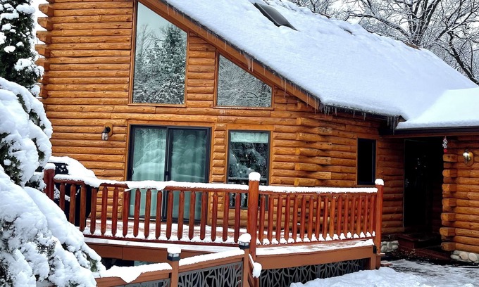 Wisconsin Dells House | Woodland Retreat: Family-Friendly 4BR with Patio & Grill