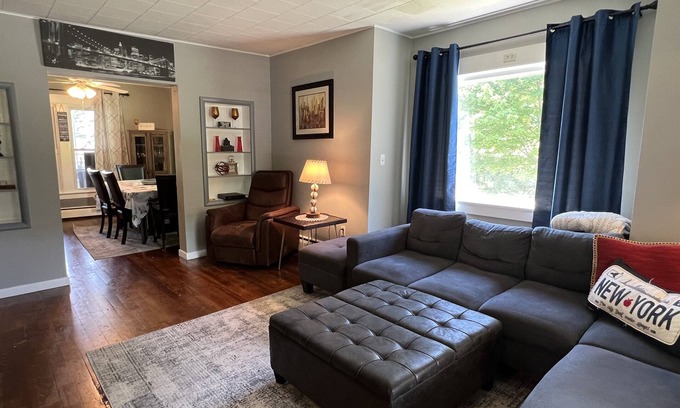 Oneonta House | Ideal Retreat: Aprita Home Near All Star Village & Pool