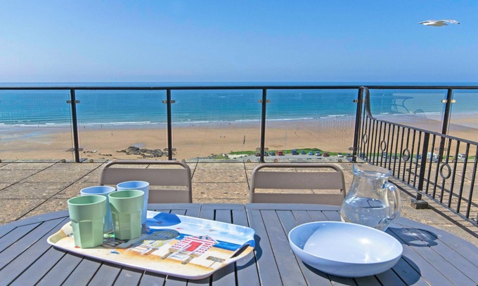 Putsborough Apartment | Seaview Apartment with Indoor Pool & Oceanfront Views