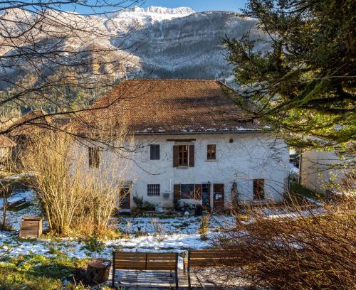 Saint-Joseph-de-Riviere Apartment | Family-Friendly Gite aux 1000 chemins with High Guest Rating
