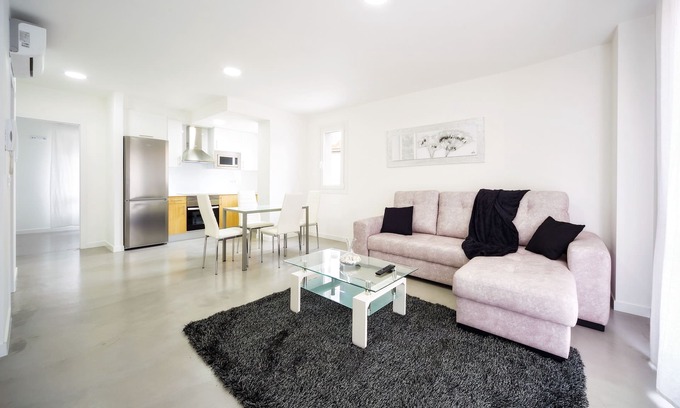 Perillo Apartment | Spacious 2-Bedroom Apartment for Families on Rueiro 17