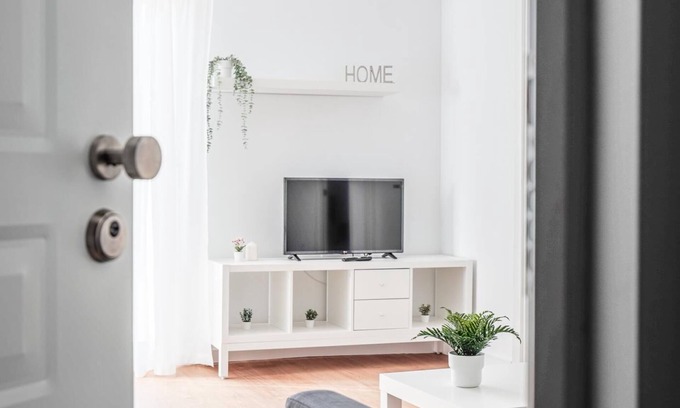 La Algaba Apartment | Comfortable 2 BR Apt with Terrace and Spa Amenities