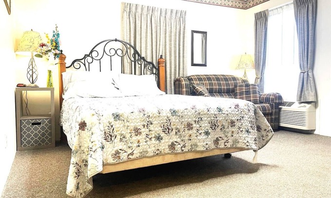 Mark Center Apartment | Cozy Family Retreat at Bittersweet Inn with Kitchen Access