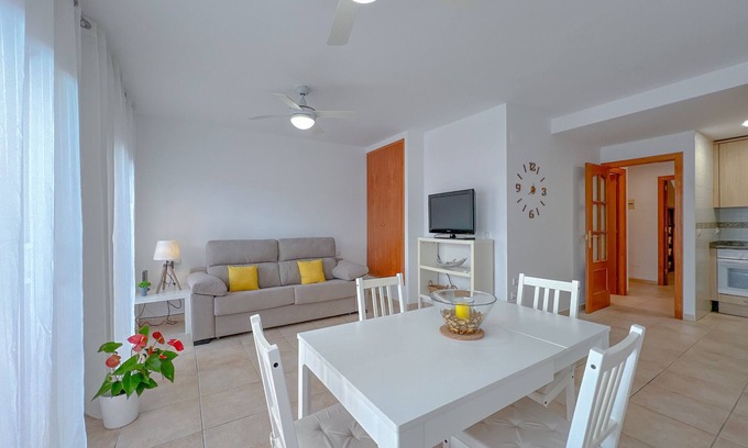 Blanes Apartment | Beachside Retreat with Free Wi-Fi and Ocean Views