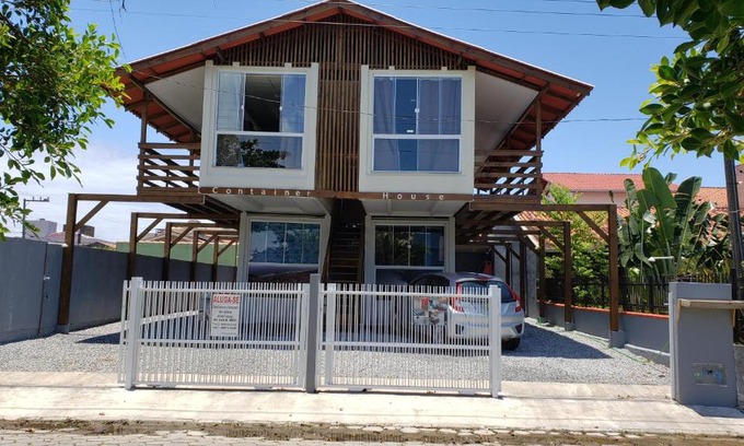 Enseada Apartment | Ocean View Container House: Family-Friendly & Close to Beaches
