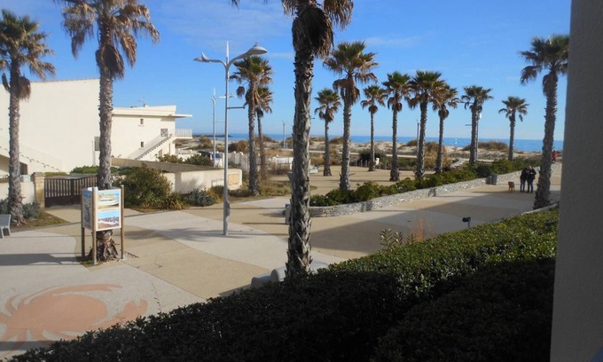 Marseillan Plage Apartment | Oceanview 2-Room Apartment with Loggia - Perfect for Families