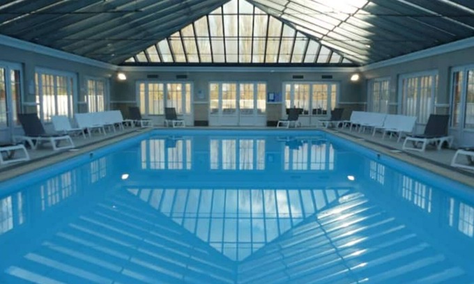 Le Touquet-Paris-Plage Apartment | Cozy Apartment with Heated Indoor Pool and Parking