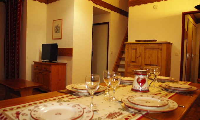 Valfrejus Apartment | Scenic Loft 150m from Slopes with Pet-Friendly Amenities
