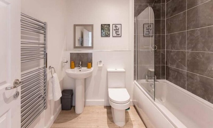 Halifax Apartment | Premier Apt 5 Prescott Court in Halifax - Rated 10/10!
