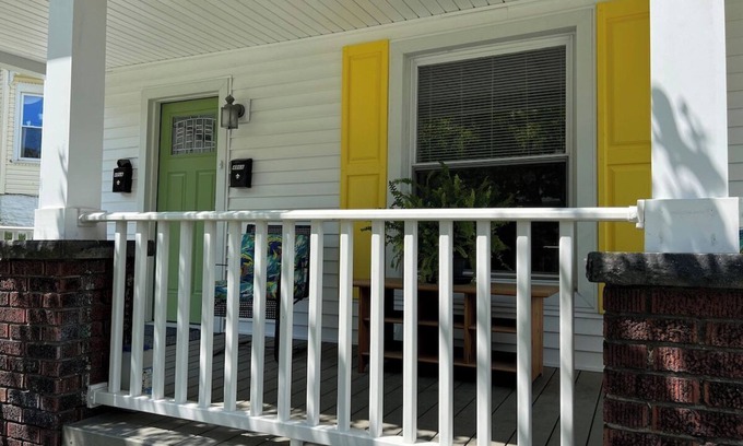 Sharon Apartment | Budget-Friendly Getaway at The Yellow-Shuttered House