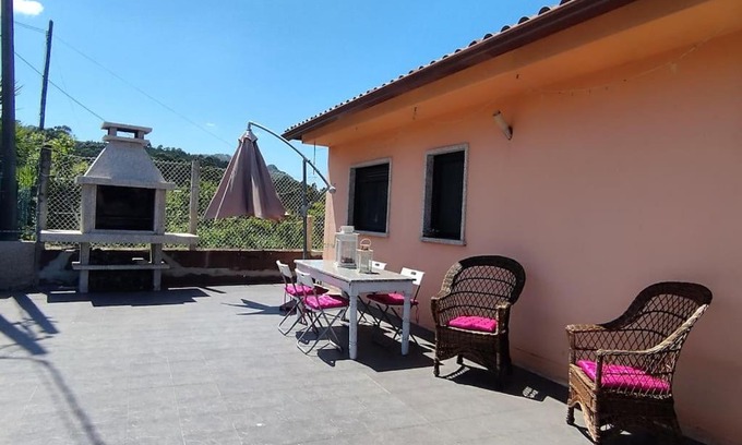 Mos Apartment | Cozy Casita with Terrace, BBQ & Pet-Friendly Comfort