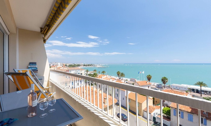Cros-de-Cagnes Apartment | Stunning Oceanfront Retreat with Terrace and Free Parking
