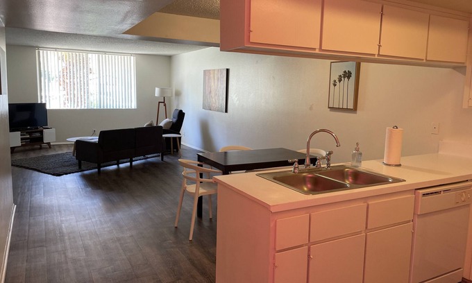 Historic Tennis Club Apartment | Modern 1-Bedroom Retreat in Downtown Palm Springs