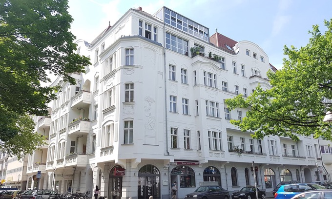 Wilmersdorf Apartment | Modern Apt "Gasteiner" with Office Desk & Breakfast Included