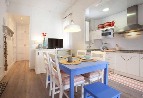 El Parc i la Llacuna del Poblenou Apartment | Beachside Apartment in 22: Family-Friendly Retreat